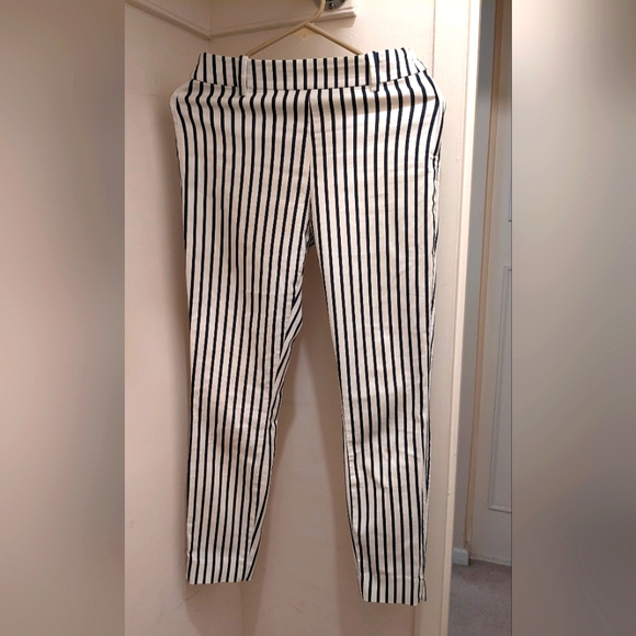 NWOT H&M striped stretchy pants - Picture 2 of 4